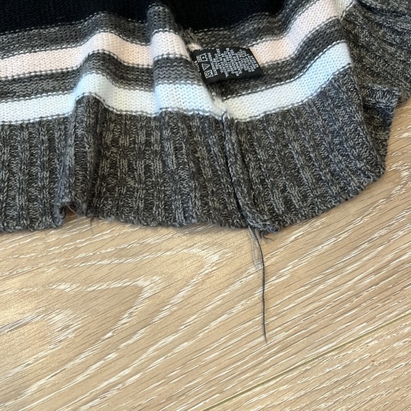 Evelyn Taylor Striped Sweater - Medium - Picture 7 of 7
